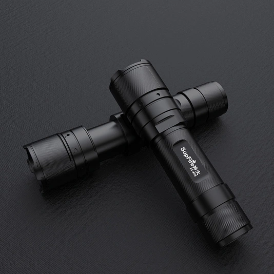 SUPERFIRE F3-XPE 260ルーメンポケット戦術懐中電灯