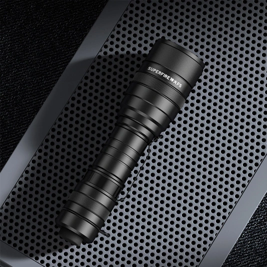 SUPERFIRE F5 1100ルーメンズーム可能戦術懐中電灯