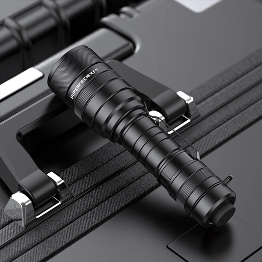 SUPERFIRE F5 1100ルーメンズーム可能戦術懐中電灯